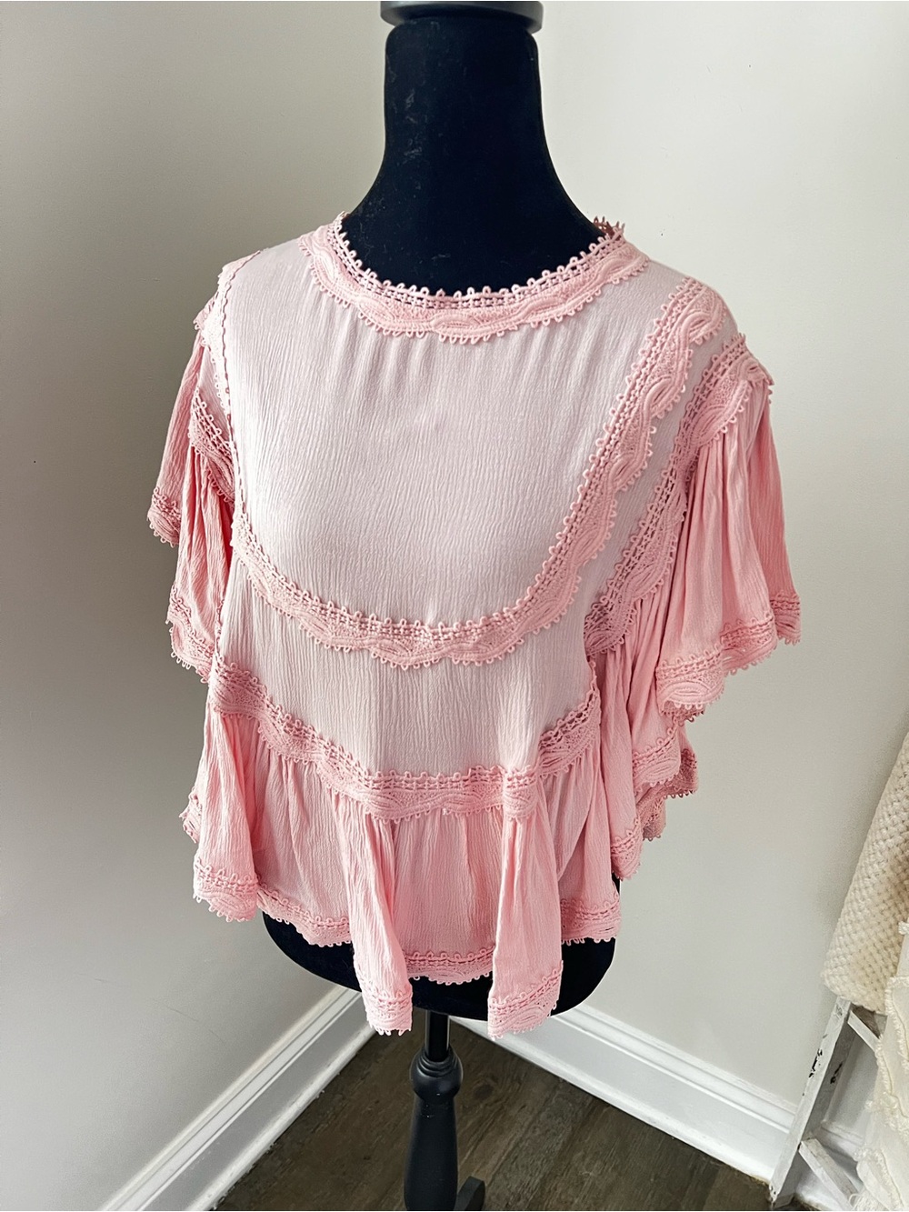 Easel Los Angeles Blush Pink Boho Lace Trim Flowy Babydoll Top, Large